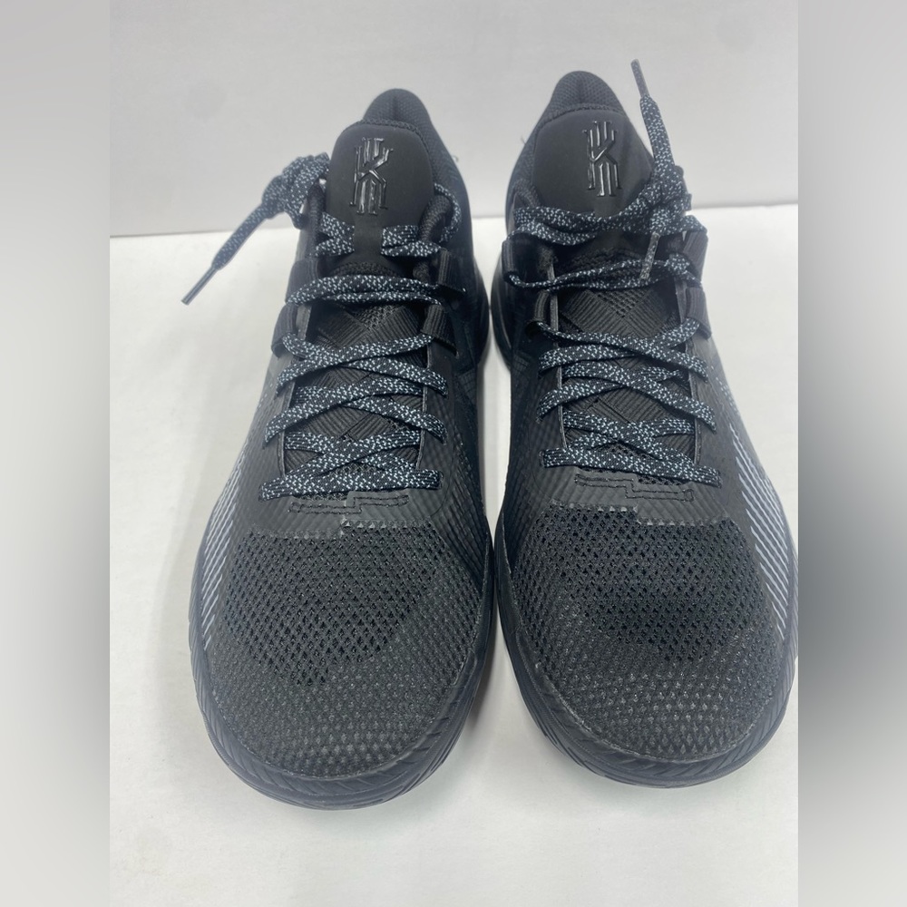 Kyrie Irving Sneakers Size 9.5 - Picture 6 of 7